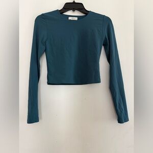 Aritzia Babaton Contour Crew Cropped Long Sleeve Size M